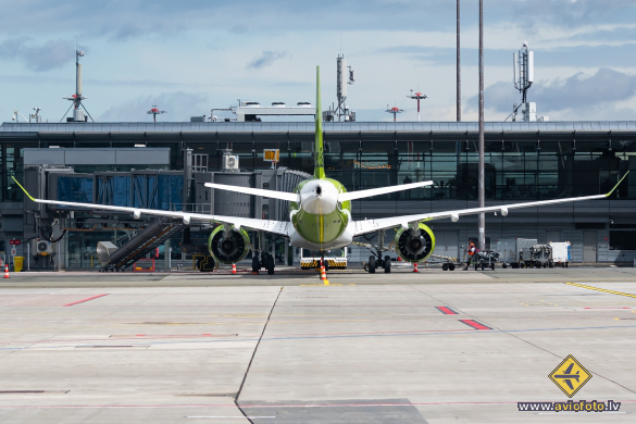 Airbus A220-300